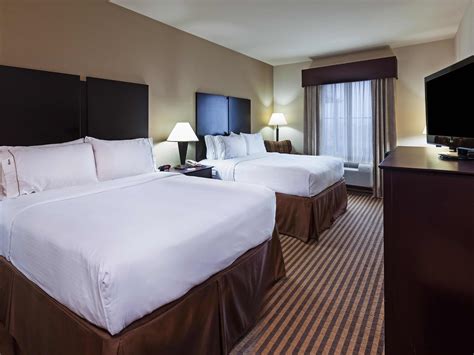 Affordable Hotel in Brady, TX | Holiday Inn Express & Suites Brady