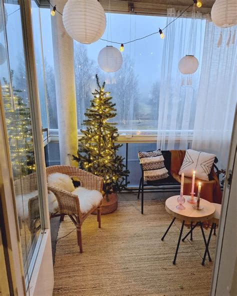 17 Easy Small Apartment Christmas Balcony Decor Ideas