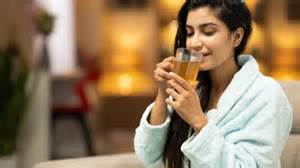 क्या सुबह उठकर खाली पेट ग्रीन टी पीना सही है, जानें इस बारे में ...