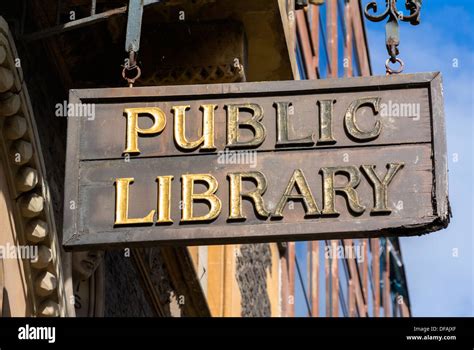 Library Sign 的图像结果