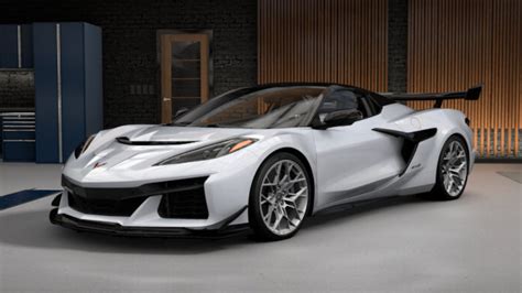 The 2025 Chevrolet Corvette ZR1 Coupe and Convertible Come in 10 Amazing Colors