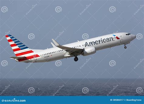 American Airlines Boeing 737-800 in New Livery Editorial Photography ...