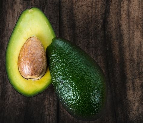 Avocado Tree Yellow Leaves 的图像结果