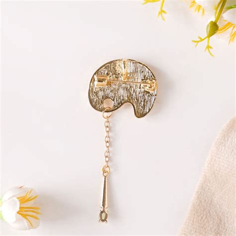Artist Paint Palette Brooch Pin Online - Premium Beauty Accessory ...
