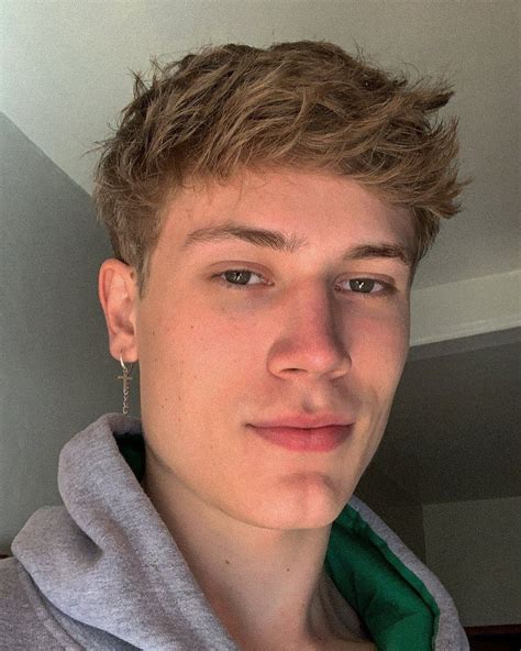 Pin de Melissa LeClaire em Great Hair | Penteados de cabelo masculino ...