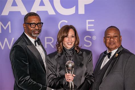 Kamala Harris shines at NAACP Image Awards