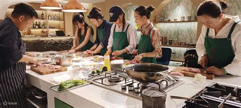 Hands-on Pho Making Experience in Hanoi by TOITOI VIETNAM - Klook India