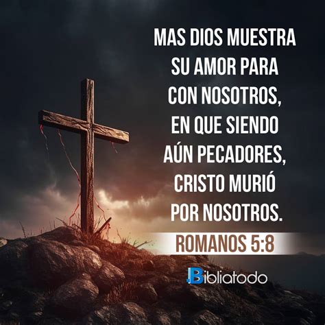 Romanos 5:8 RV1960 - Mas Dios muestra su amor para con nosotros, en que ...