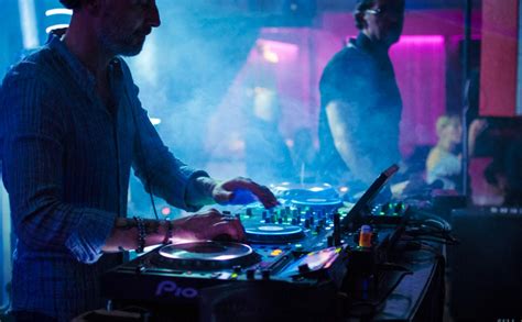 Dj Sam (india) - Price & Reviews | DJ Sound in Ahmedabad