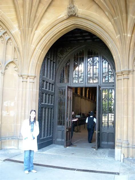 Hall Exploding 的图像结果