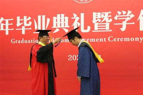 北京电影学院2014版硕士、博士学位服出炉(图)_新浪教育_新浪网