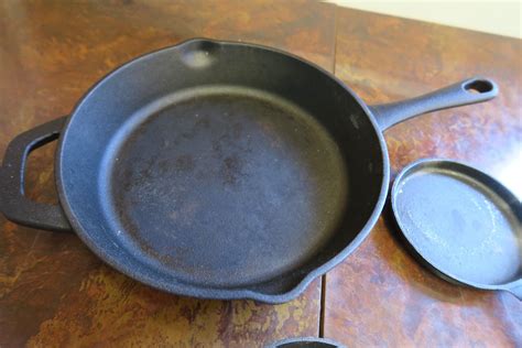 Cast Iron Pan 10" and 2X Small Cast Iron Pans 5" - Schmalz Auctions