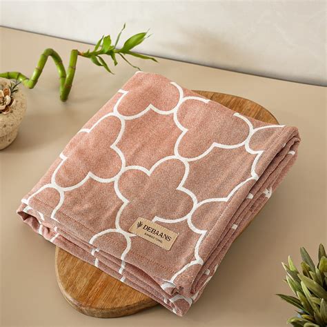 Quatrefoil Jacquard Bamboo Bath Towel | Rust – Debaans