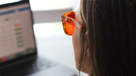 Blue Light Explained 的图像结果