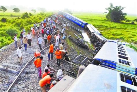 印度4天3起火车事故 客运列车遭炸弹袭击百人伤_新闻中心_新浪网