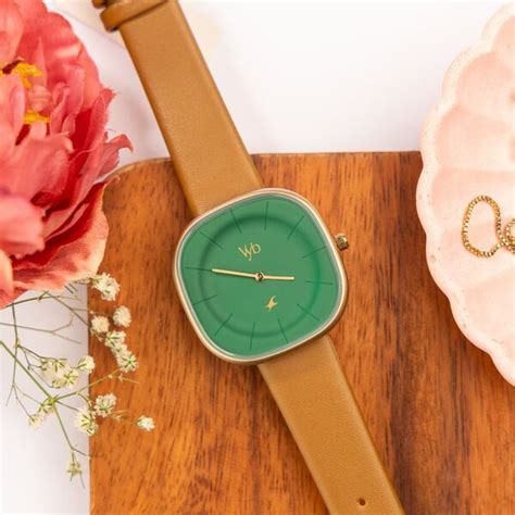 Buy Online Fastrack Vyb Successor Quartz Analog Green Dial Leather ...