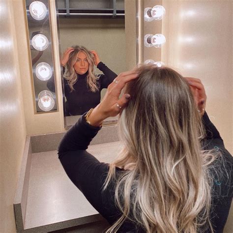 Ashley Hess at Velour Live Music Gallery - Your Fashion Guru