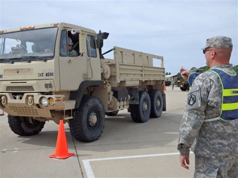 Program helps Soldiers, veterans get commercial driver's license ...