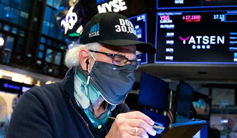 Trump hails Dow Jones Industrial Average crossing record 30,000 mark ...