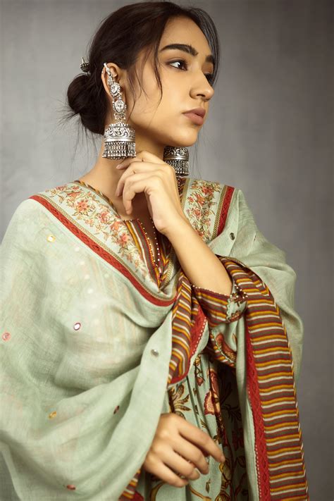 Champa Tara Odhni – Torani India