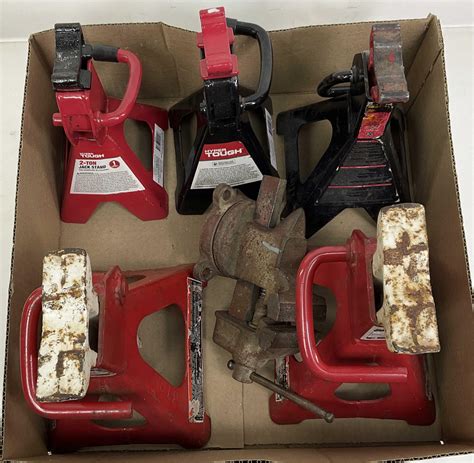 Lot - (6) Steel Jacks & Vise, Banner, Hyper Tough