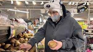 Walgreens, CVS, and more open on Christmas in SE Michigan