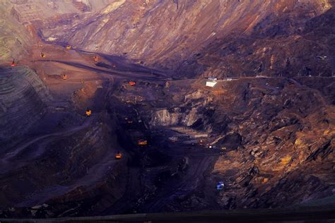 中国最大露天煤矿，煤层厚达55米，开采了100多年后如今怎样 - 知乎