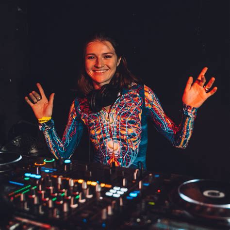 HEAVEN-LEE · Artist Profile