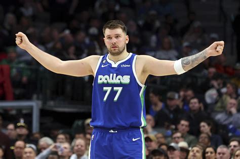 Doncic scores 53 in return, Mavericks beat Pistons 111-105 | AP News