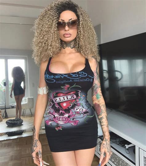 Elisa Albrich - Modelo OnlyFans 2 - ColorMusic