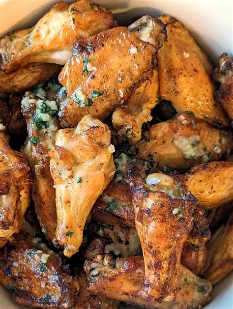 Delicious Garlic Butter Chicken Wings- Easy and Quick!