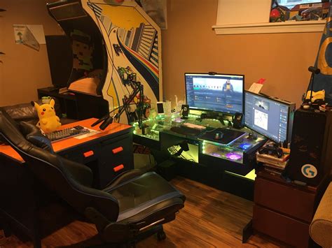 Computer Inside Desk 的图像结果