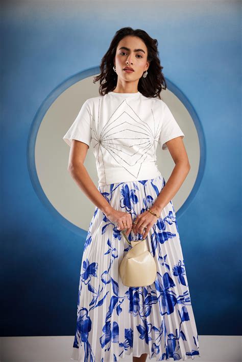 Luminous Love Tee – abigailclothings