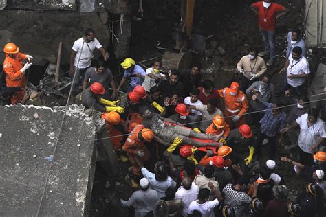 印度建筑物倒塌事故已造成12人丧生 搜救仍在继续