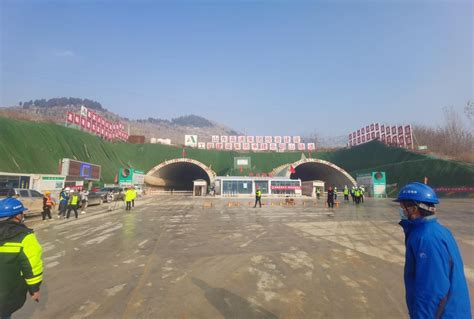 临临高速岳阳山特长隧道全幅贯通 - 企业新闻 - 济南金诺公路工程监理有限公司