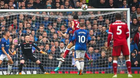 Manchester United comeback stuns City, Mersey derby stalemate - ESPN