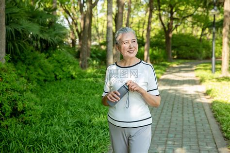 独居女性爱养“大型公狗”的真相，看完你就懂了 - 知乎