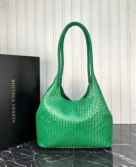 Bottega Veneta Kadin canta Santana Buyuk Boy Tote Orgulu Yesil