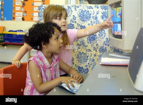 Children Using Computers 的图像结果