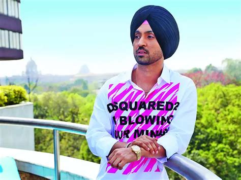 Kriti Sanon - SRK, Saifeena, Lata Play Good Samaritans, Donate For ...