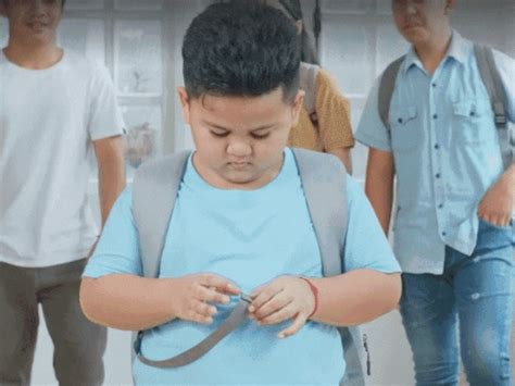 child facing school bullying
