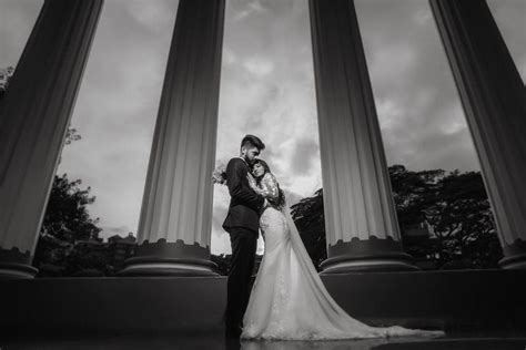 60+ Engagement Photo Pose Ideas for Couples