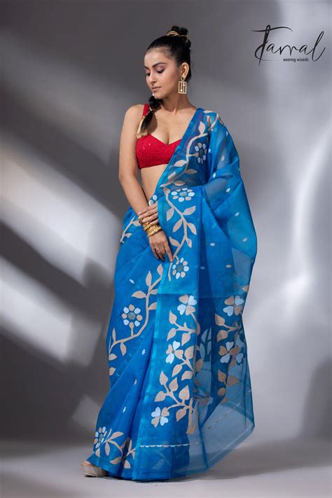 Peacock Blue Muslin Silk Handwoven Jamdani Saree With Floral Border ...