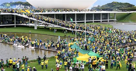 Chaos In Brazil As Pro-Bolsonaro Protesters Storm Presidential Palace ...