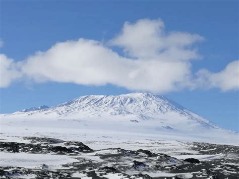 南极洲也有火山？不但有而且很多，我国卫星拍到南极最大火山喷发|中国科学报|遥感|火山_新浪新闻