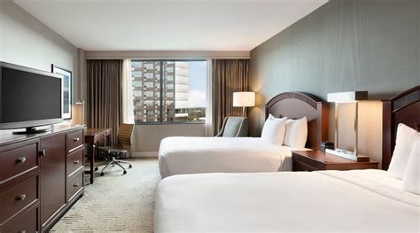 HILTON EAST BRUNSWICK HOTEL & EXECUTIVE MEETING CENTER - Hotel Reviews ...