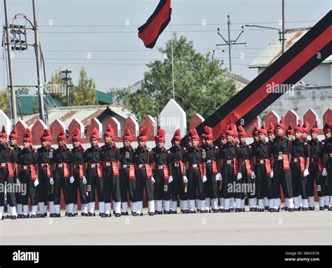 Newly recruited Indian army soldiers from the Jammu and Kashmir Light Infantry (JAKLI) take part ... - headquarters of jammu and kashmir