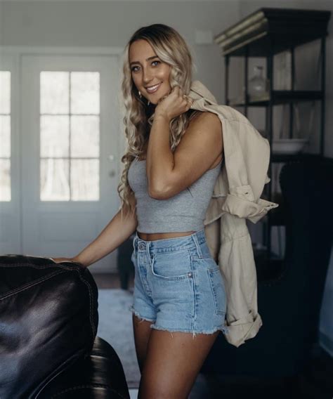 Ashley Cooke : r/MusicWomen