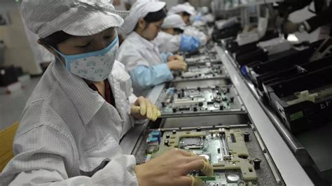 Foxconn Excludes Married Women from Jobs At Indian iPhone Plant: Report ...