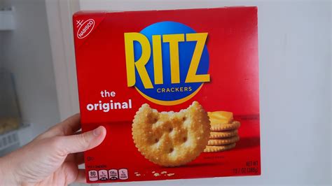 Aubrey Plaza Ritz Commercial 的图像结果